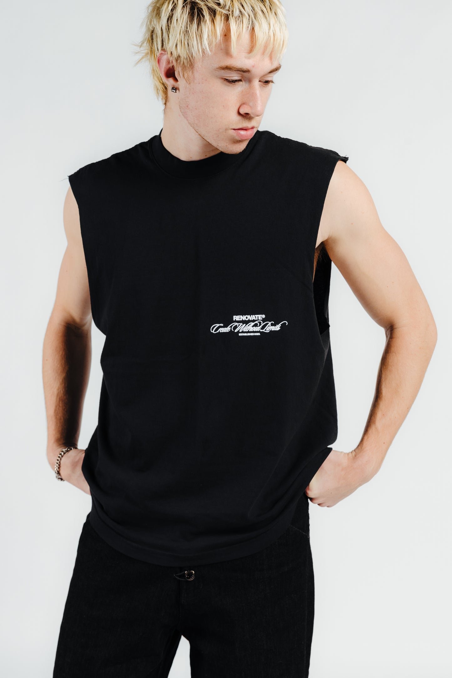 UNBOUNDED SLEEVELESS - CHARCOAL BLACK
