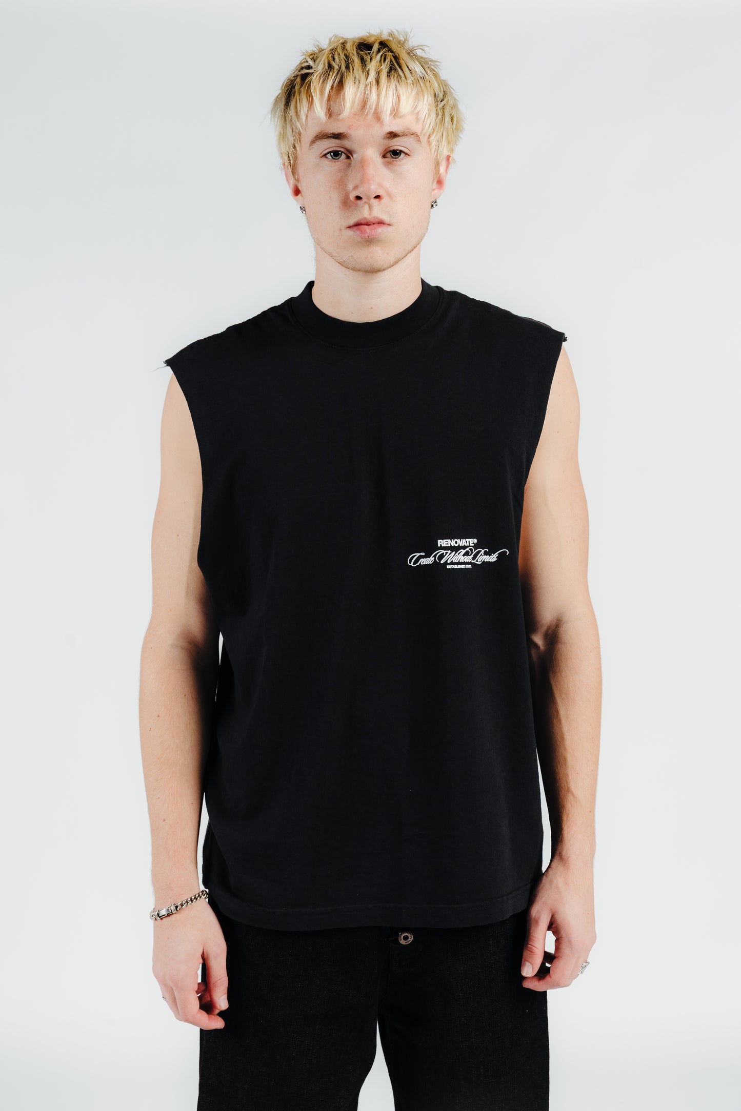 UNBOUNDED SLEEVELESS - CHARCOAL BLACK